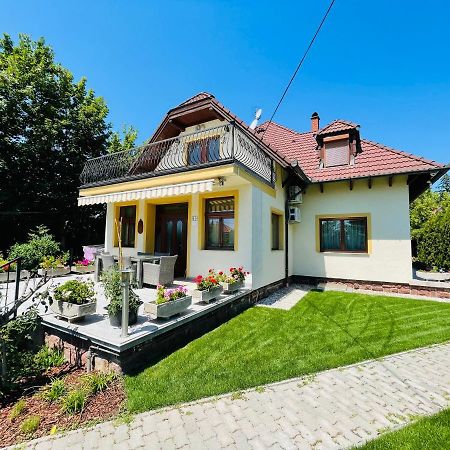 Mikes Deluxe Home Balatonfured Exterior photo