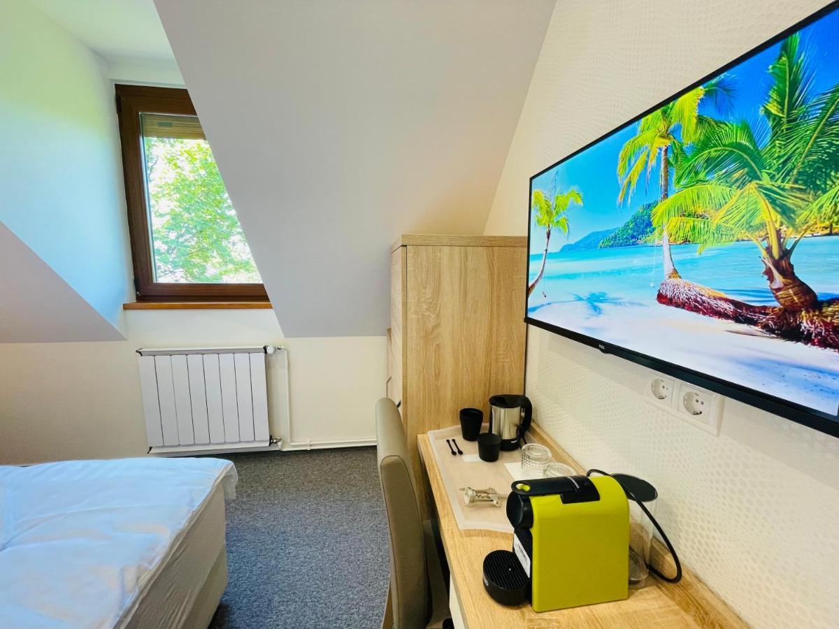 Mikes Deluxe Home Balatonfured Exterior photo