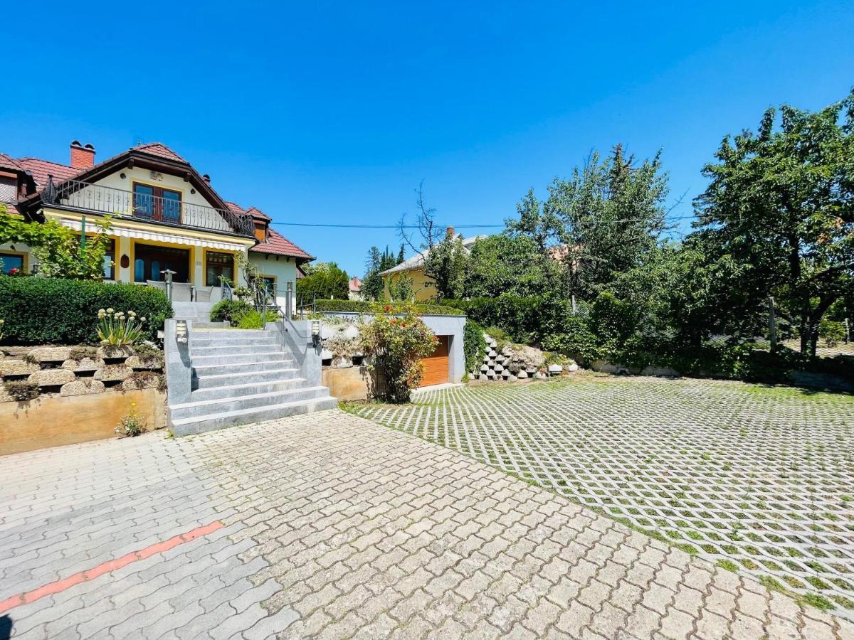 Mikes Deluxe Home Balatonfured Exterior photo