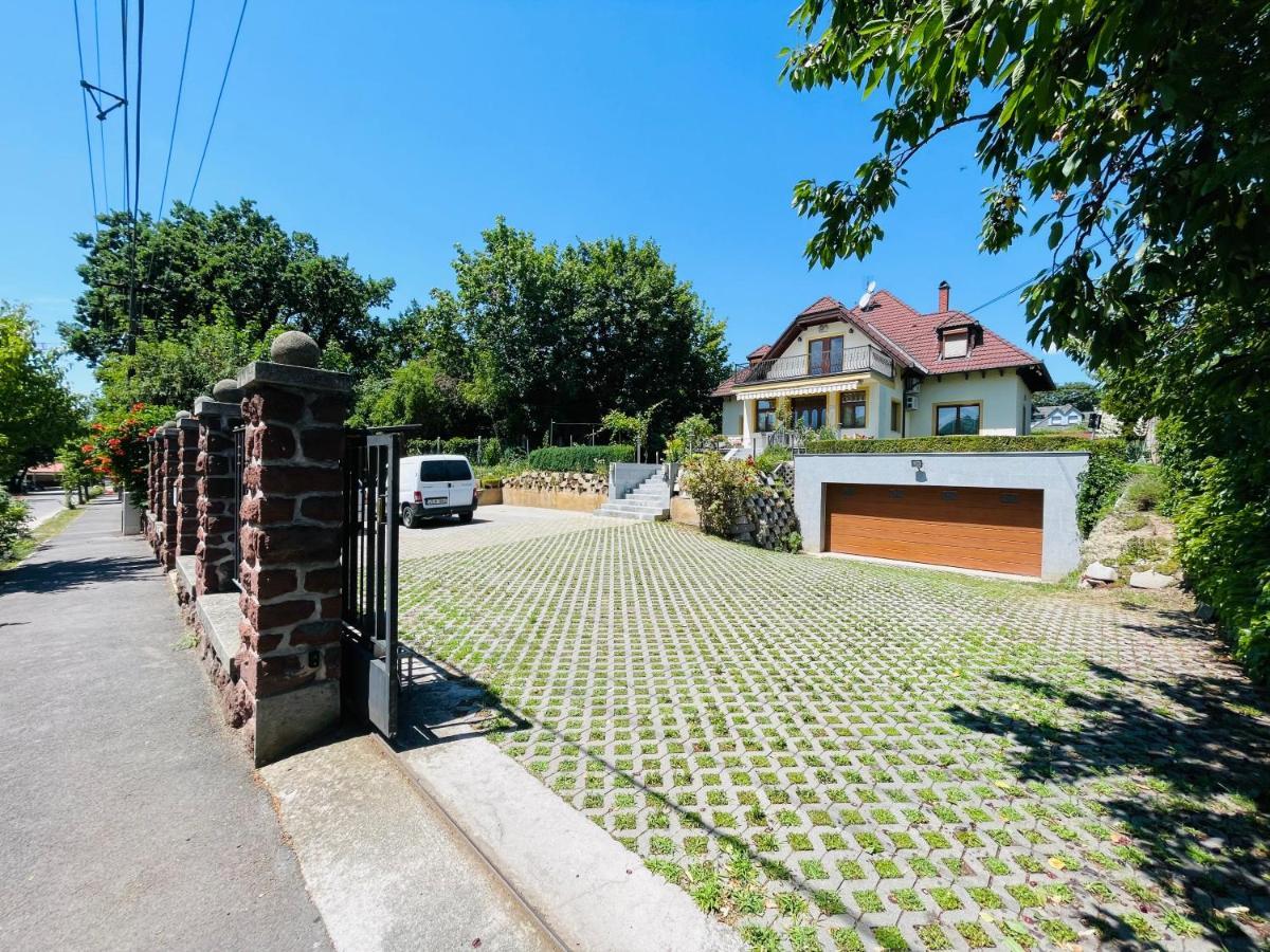 Mikes Deluxe Home Balatonfured Exterior photo