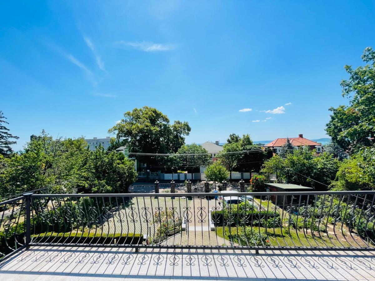 Mikes Deluxe Home Balatonfured Exterior photo