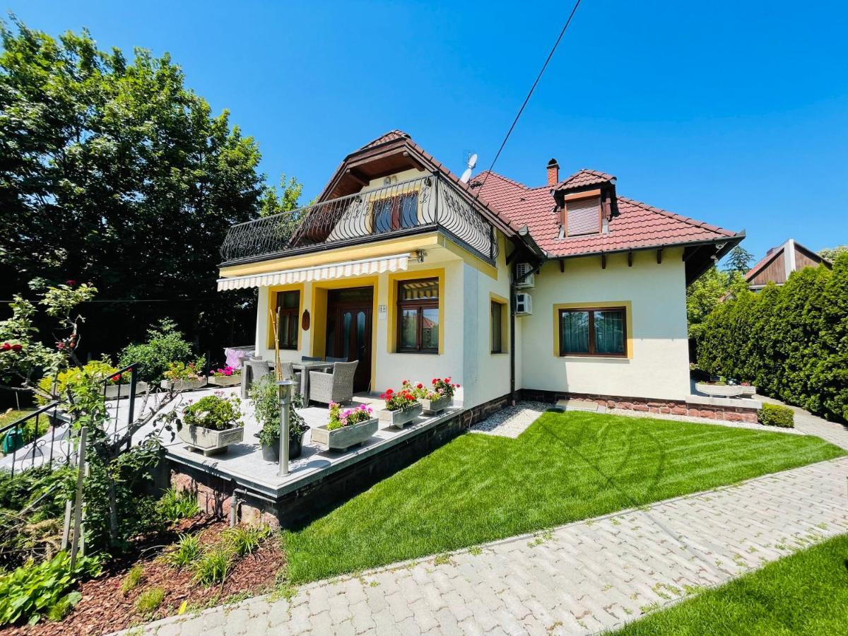 Mikes Deluxe Home Balatonfured Exterior photo