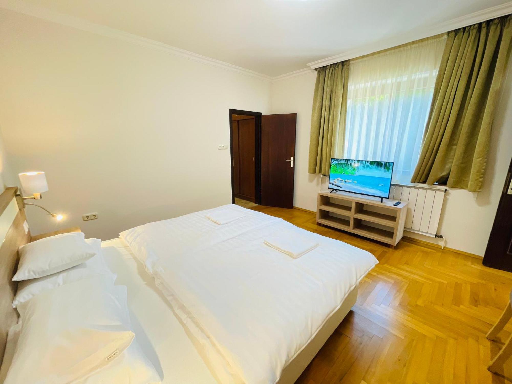 Mikes Deluxe Home Balatonfured Exterior photo